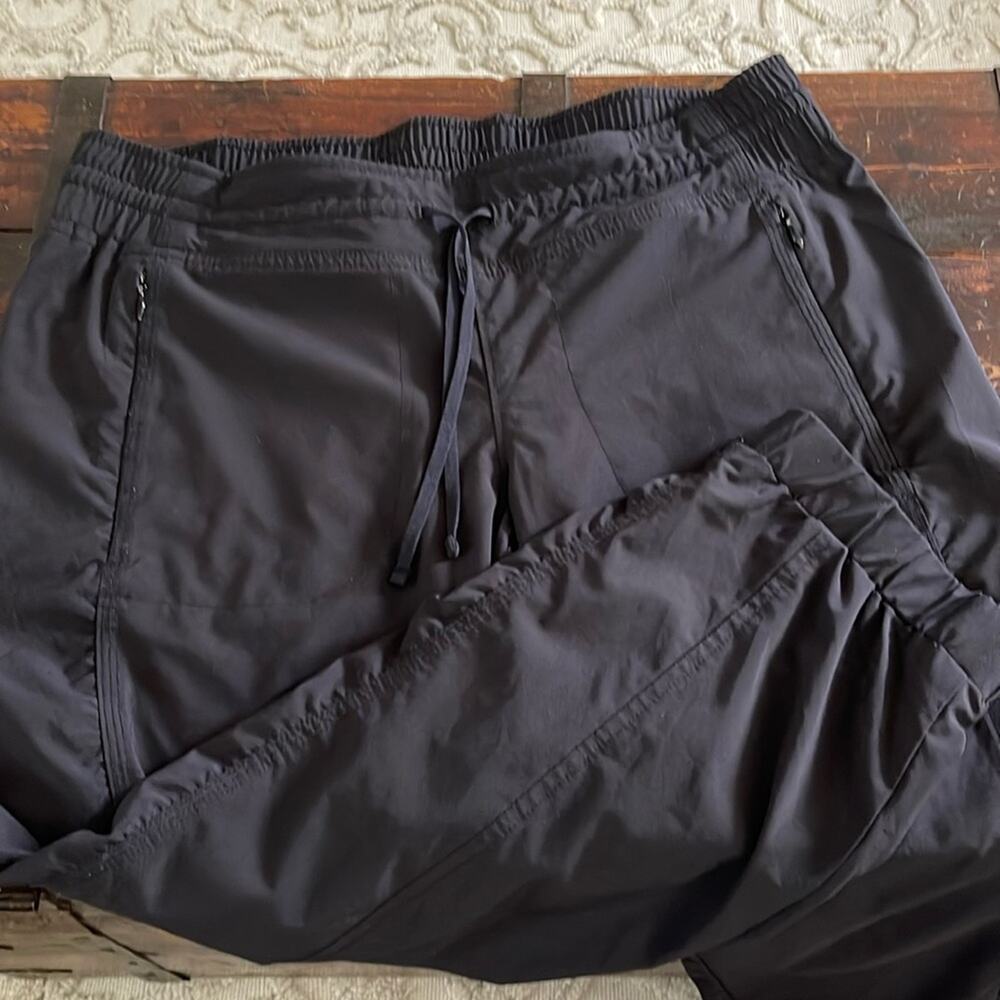 Athleta Black Active Cropped Joggers Size 8